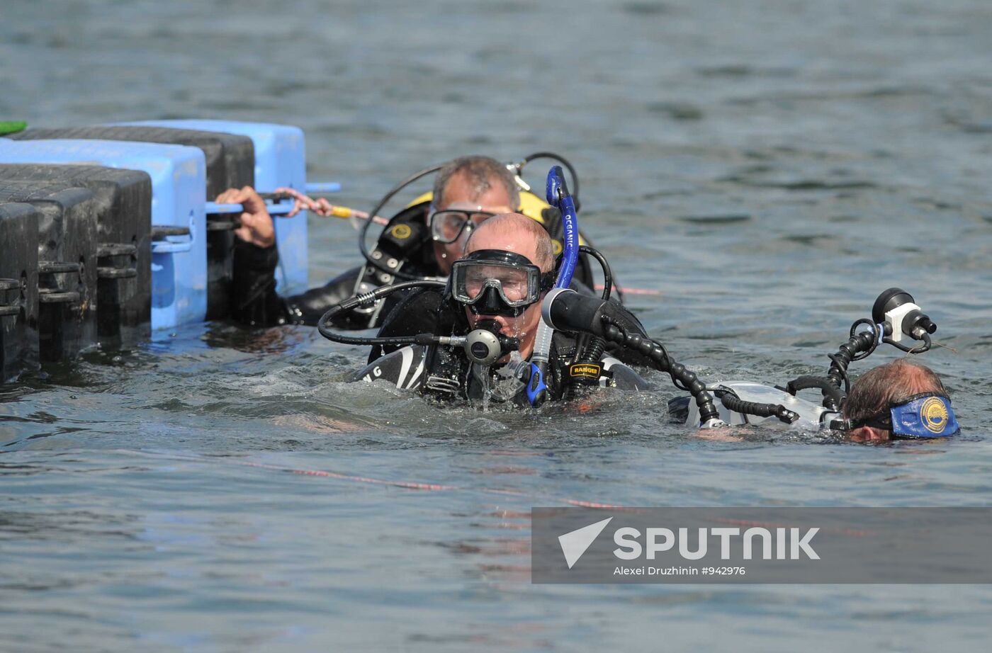 Vladimir Putin goes scuba diving in Taman Bay