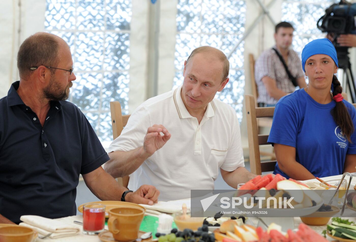 Vladimir Putin visits excavation site on Taman Peninsula