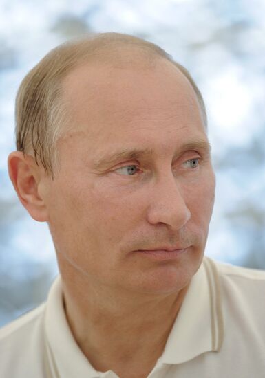 Vladimir Putin visits excavation site on Taman Peninsula