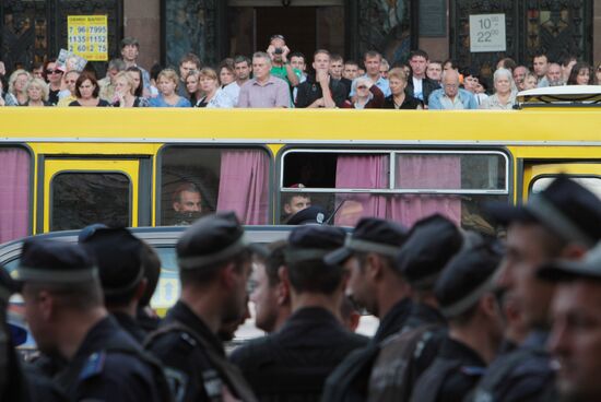 Yulia Tymoshenko supporters rally at Kiev's Pechersky court