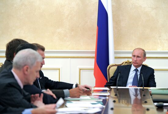 Vladimir Putin chairs session of Russian government presidium