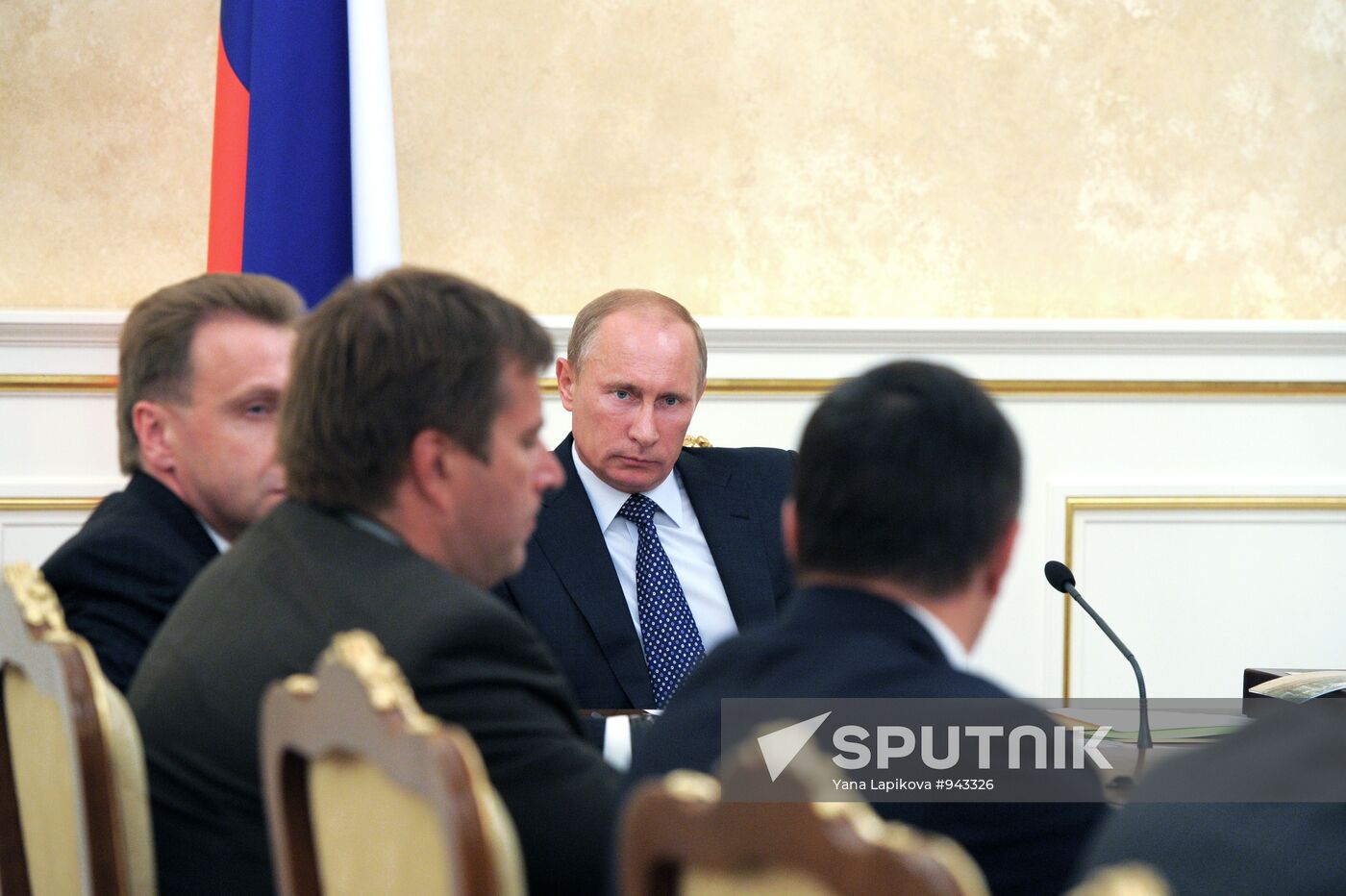 Vladimir Putin chairs session of Russian government presidium