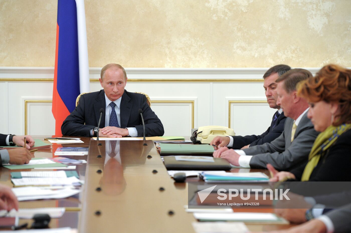 Vladimir Putin chairs session of Russian government presidium