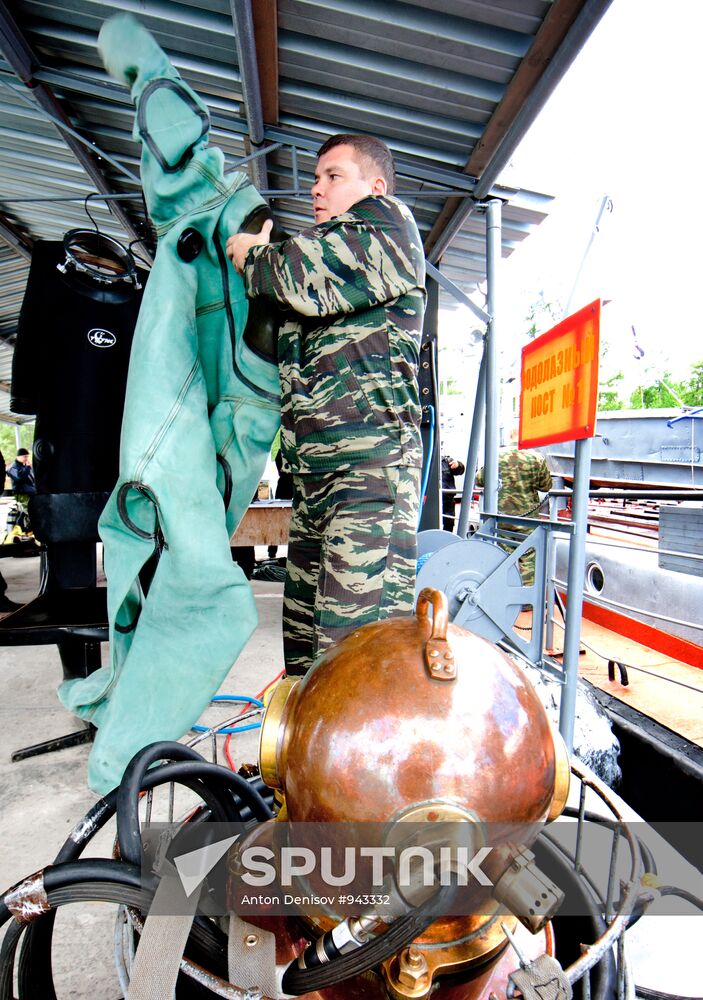 Military divers in training on Lake Baikal