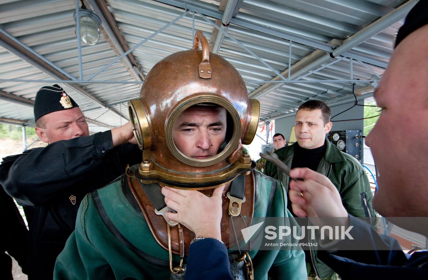 Military divers in training on Lake Baikal