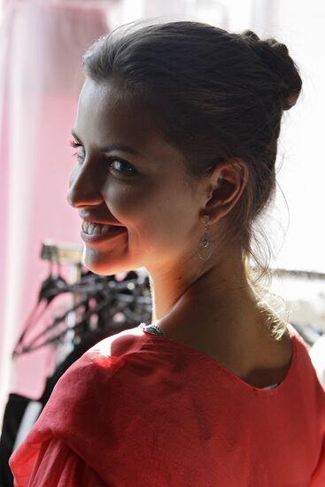 Preparing Natalia Gantimurovoy for "Miss Universe" competition