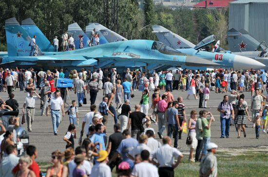 Voronezh's Baltimor airfield holds celebratory events