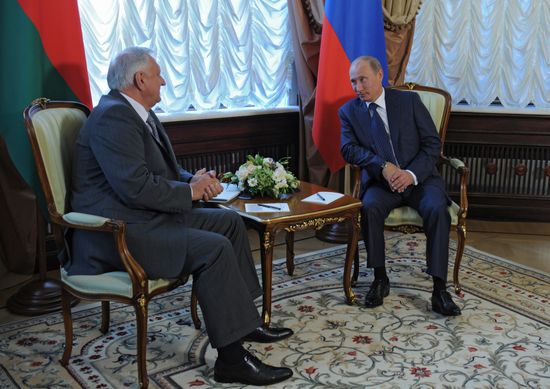 Vladimir Putin holds meeting