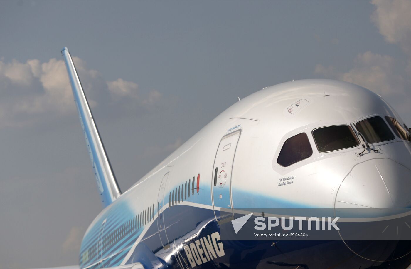 Boeing-787 arrives at MAKS-2011 air show