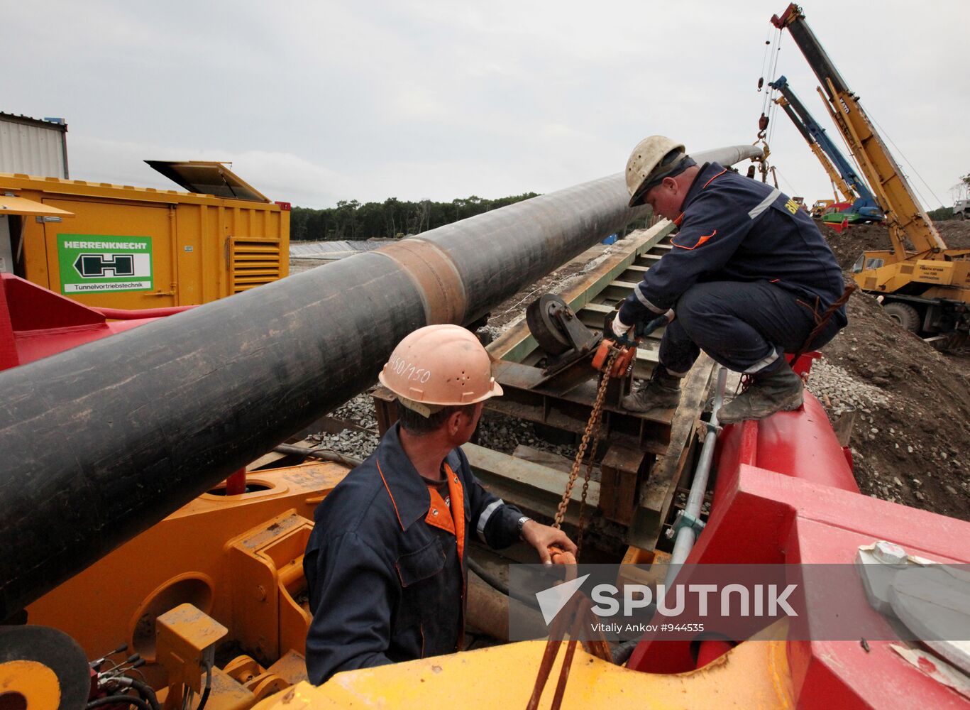 Gas pipeline from gas distribution station to Russky Island