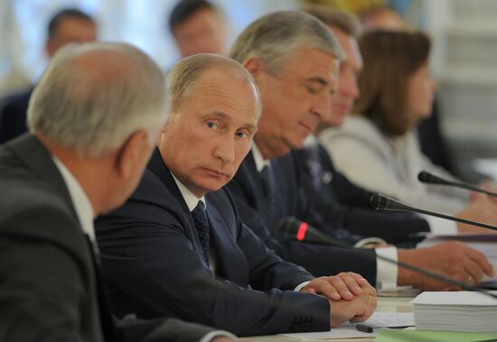 Vladimir Putin holds meeting of Ministers' Council