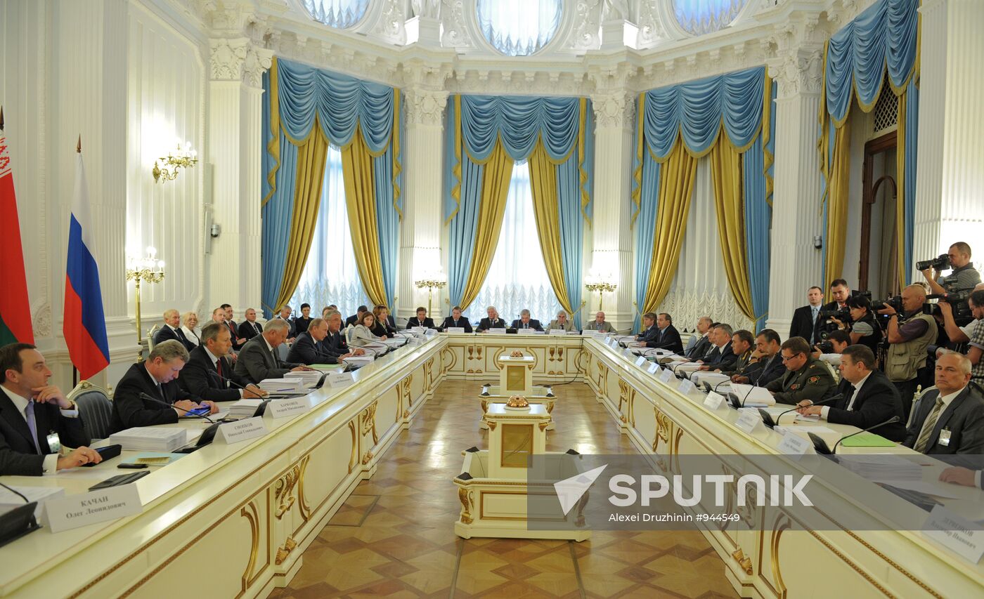 Vladimir Putin holds meeting