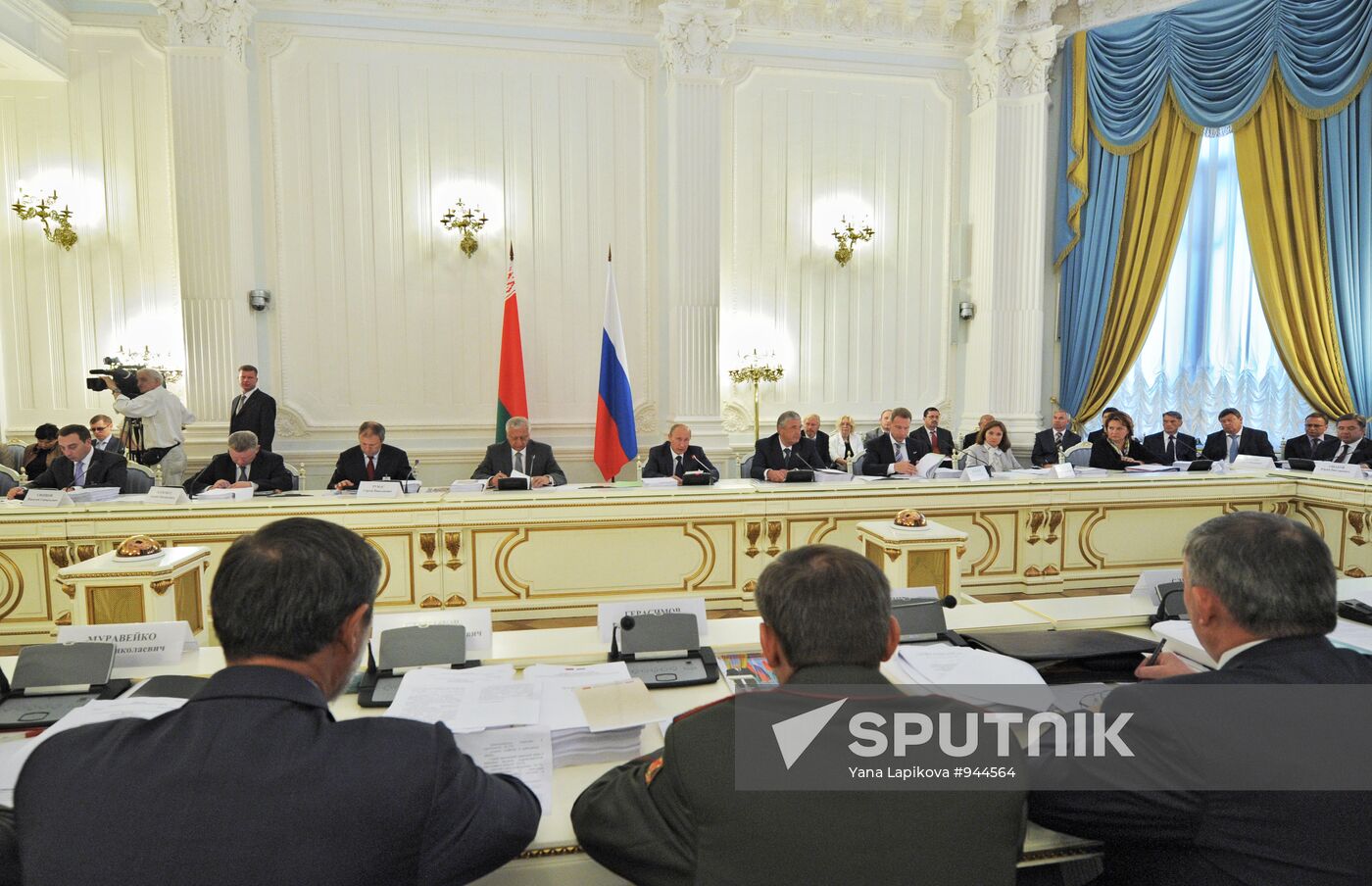 Vladimir Putin holds meeting