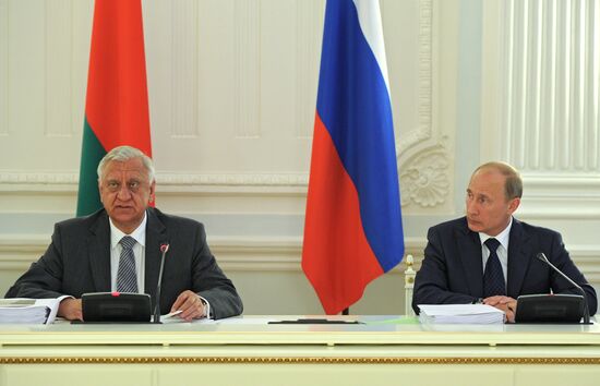 Vladimir Putin holds meeting