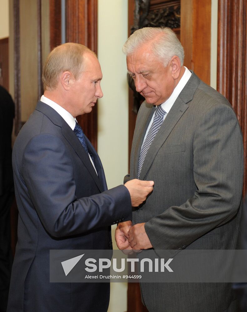 Vladimir Putin holds meeting of Council of Ministers