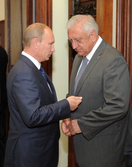 Vladimir Putin holds meeting of Council of Ministers