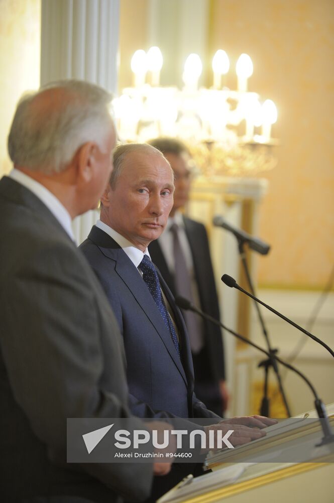 Vladimir Putin holds meeting of Council of Ministers