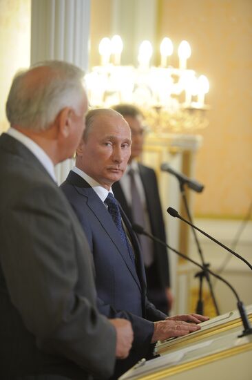 Vladimir Putin holds meeting of Council of Ministers