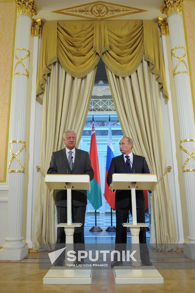Vladimir Putin holds meeting of Council of Ministers
