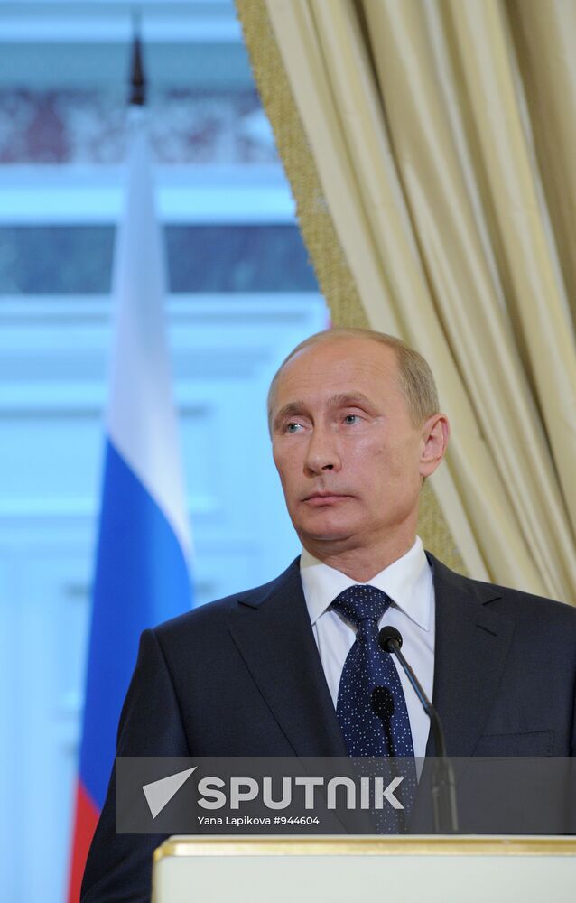 Vladimir Putin holds meeting of Council of Ministers
