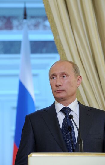 Vladimir Putin holds meeting of Council of Ministers
