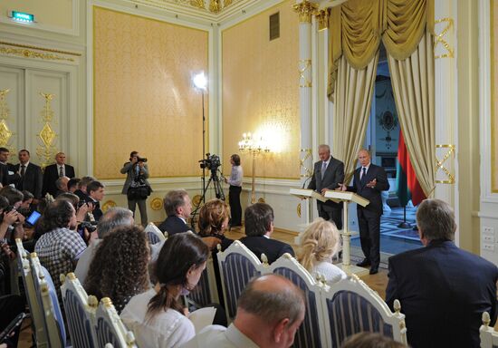 Vladimir Putin holds meeting of Council of Ministers
