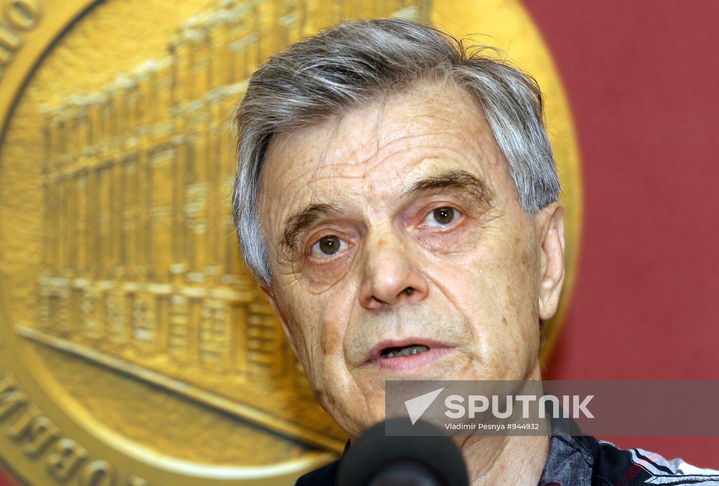 Ruslan Khasbulatov presents his books