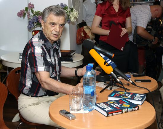 Ruslan Khasbulatov presents his books