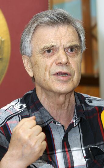 Ruslan Khasbulatov presents his books