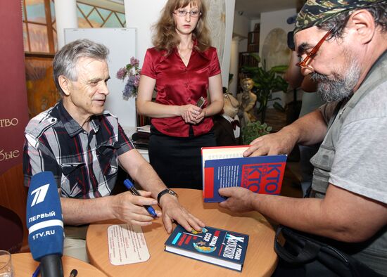 Ruslan Khasbulatov presents his books