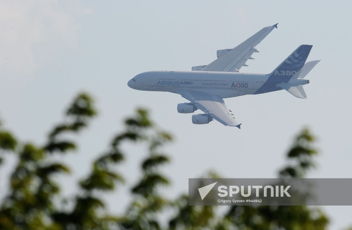 MAKS-2011 international air show