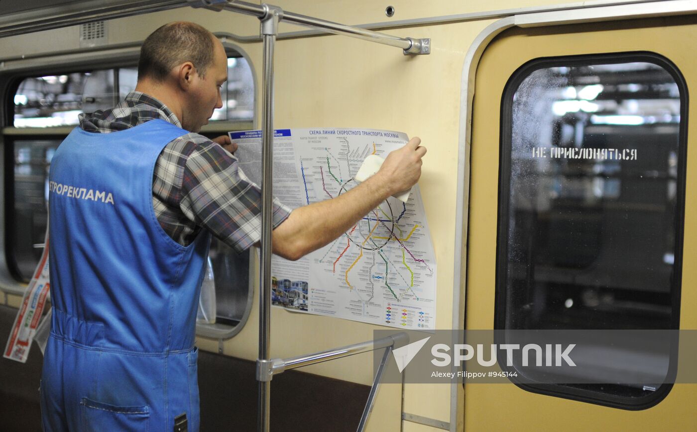 Posting advertisements in Moscow Metro