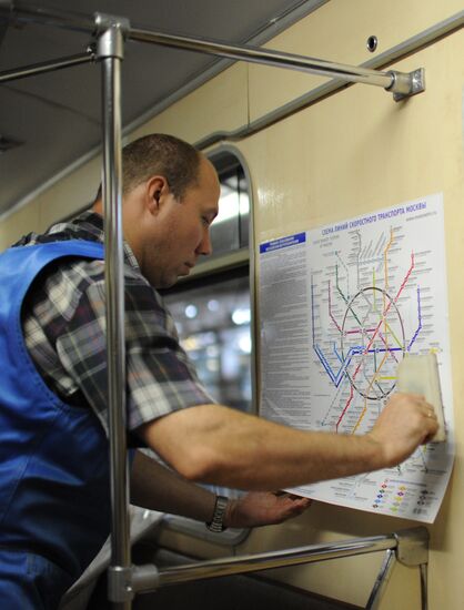 Posting advertisements in Moscow Metro