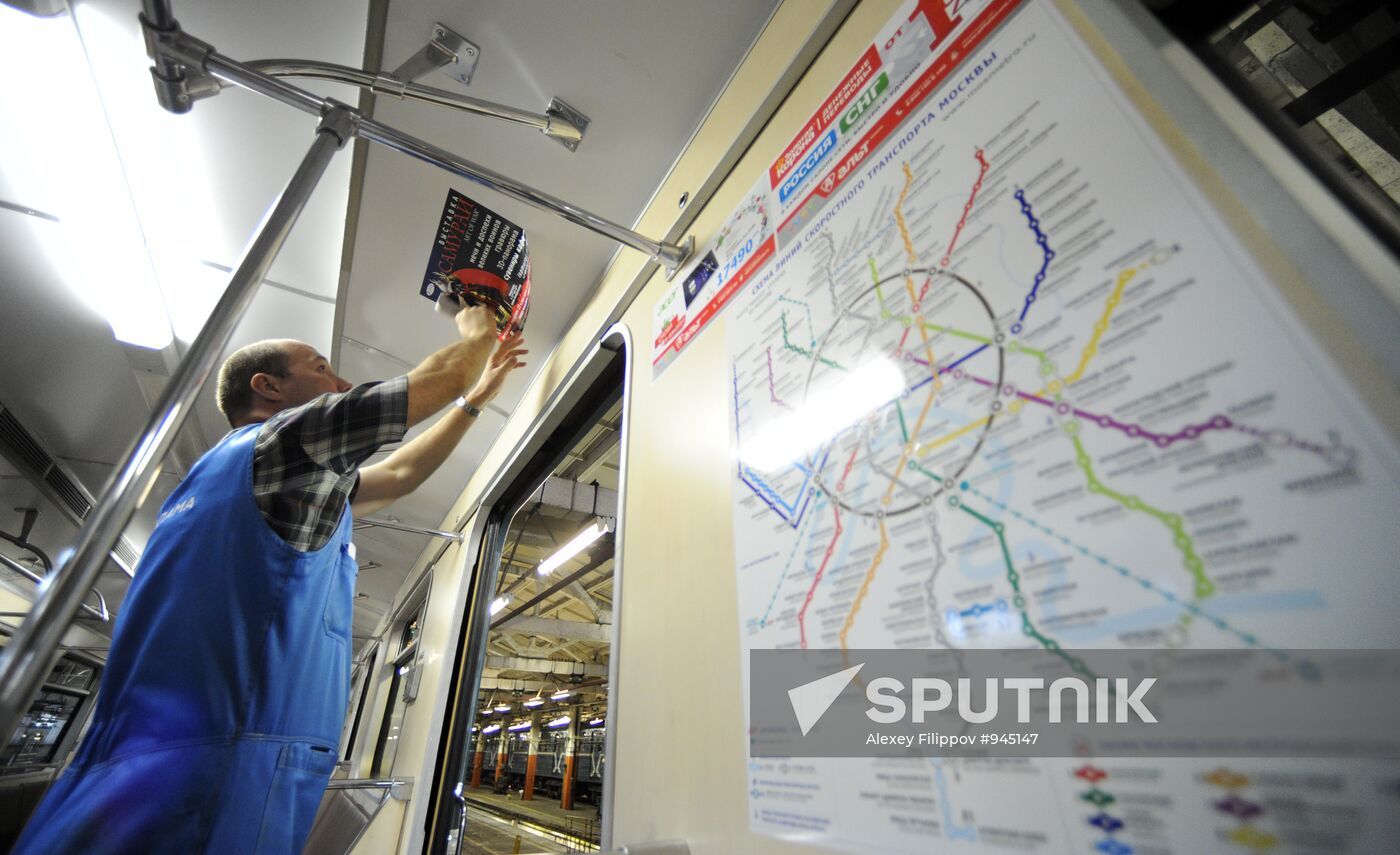 Posting advertisements in Moscow Metro