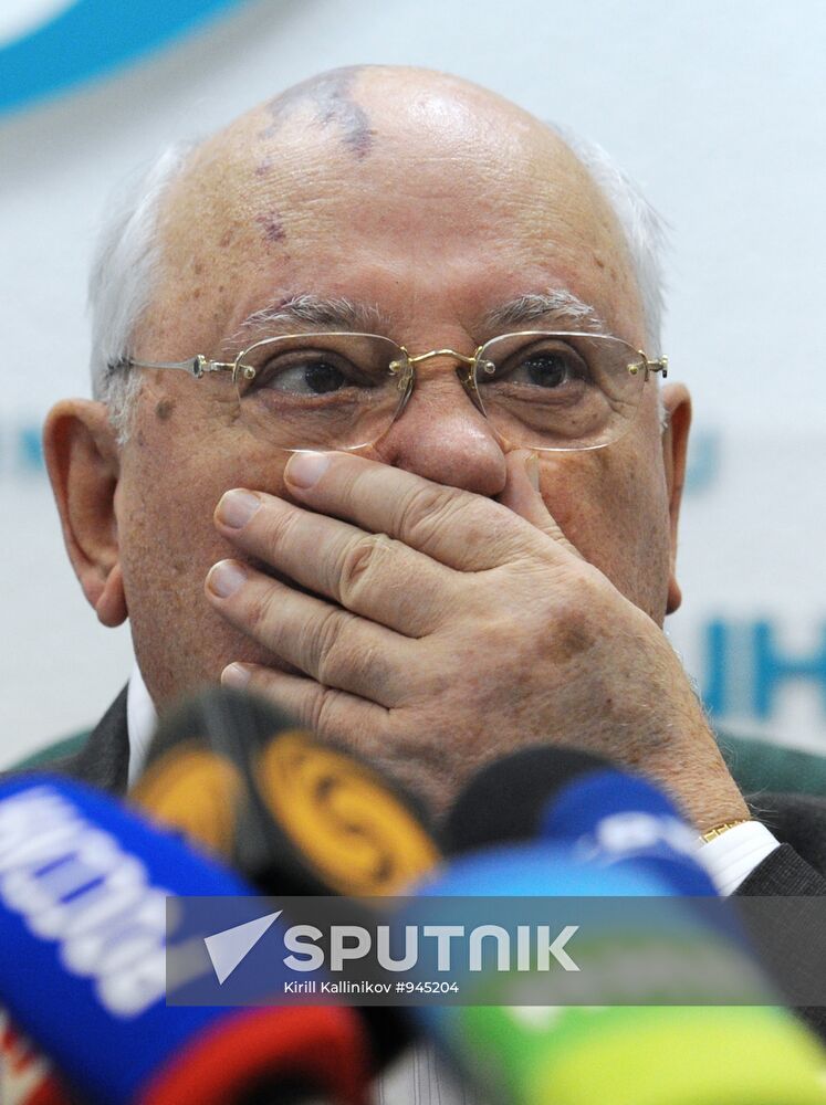 Mikhail Gorbachev gives news conference