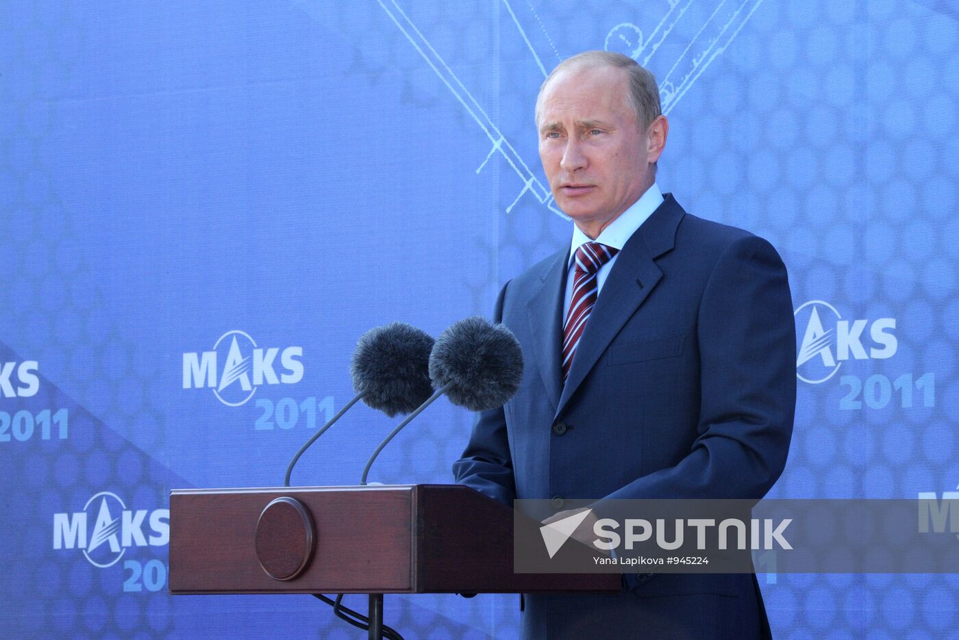 Vladimir Putin visits International Aviation and Space Show