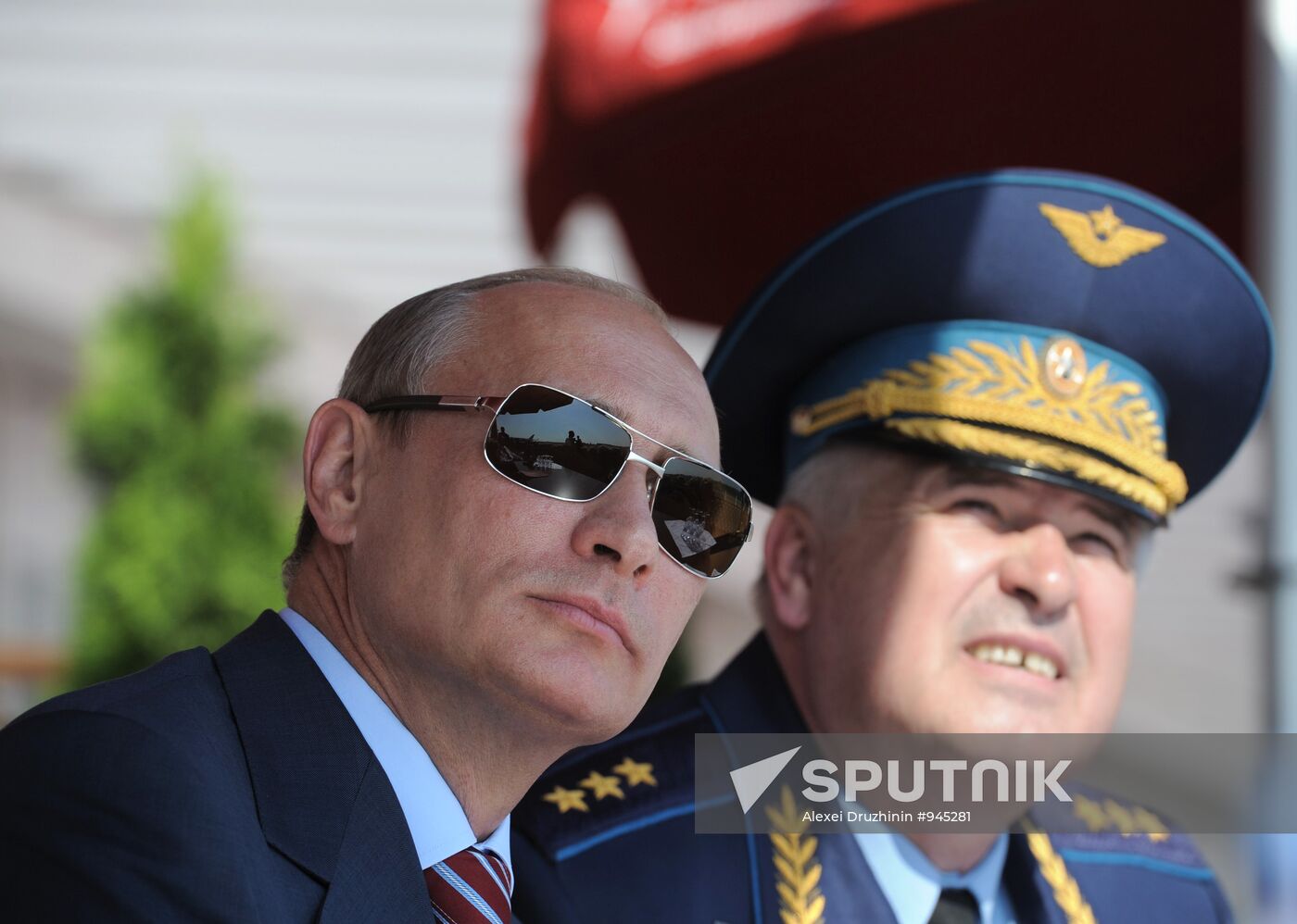 Vladimir Putin visits International Aviation and Space Show