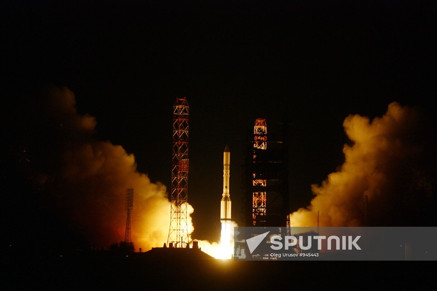 Proton-M missile with Russian Express AM-4 satellite launched