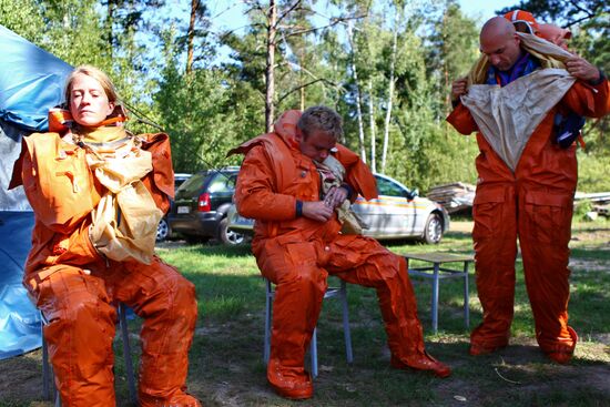 Cosmonaut training on MES water base in Noginsk