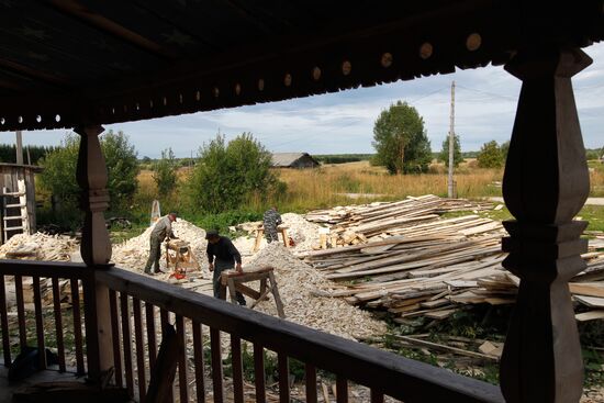 Restoration of an ensemble of wooden churches in Lyadiny village