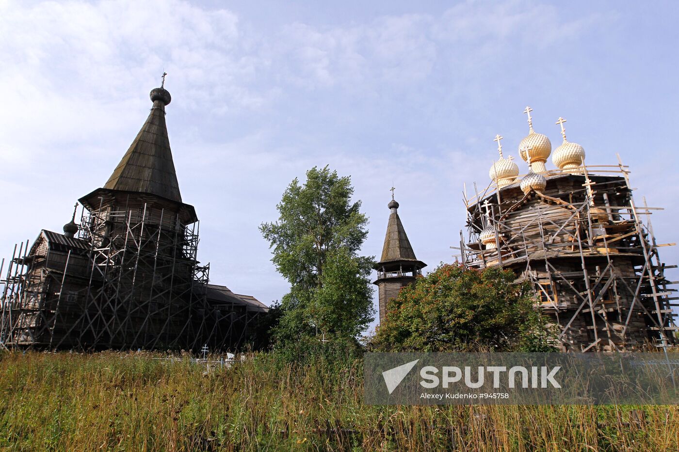 Restoration of an ensemble of wooden churches in Lyadiny village