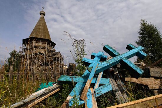 Restoration of an ensemble of wooden churches in Lyadiny village