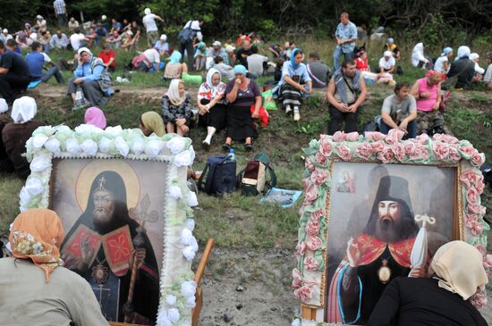 14th Traditional Sts. Mitrophan and Tikhon Crucession