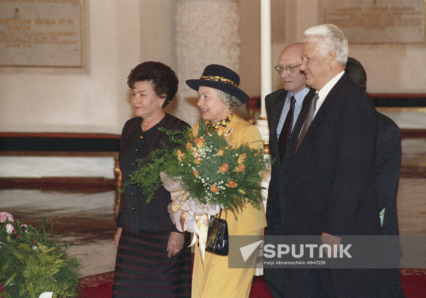 Elizabeth II and Boris Yeltsin with his wife