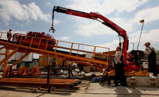 Construction of Sakhalin-Khabarovsk-Vladivostok pipeline