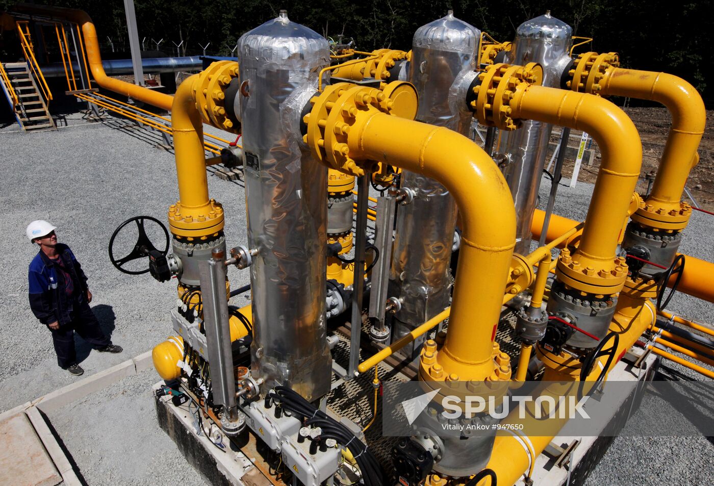 Construction of Sakhalin-Khabarovsk-Vladivostok pipeline