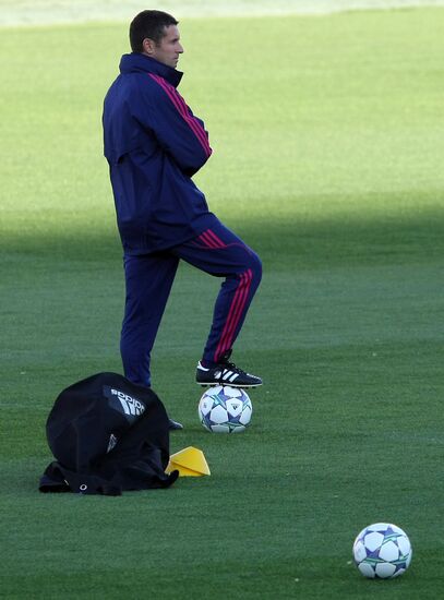 Pre-match training session at FC Olympic