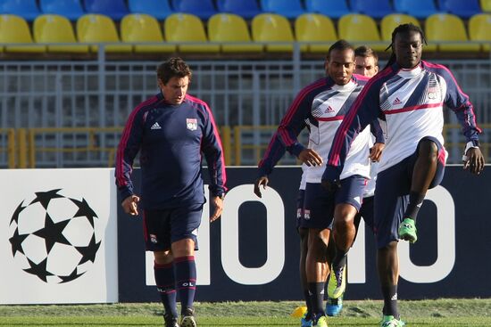 Pre-match training session at FC Olympic