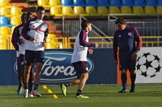 Pre-match training session at FC Olympic