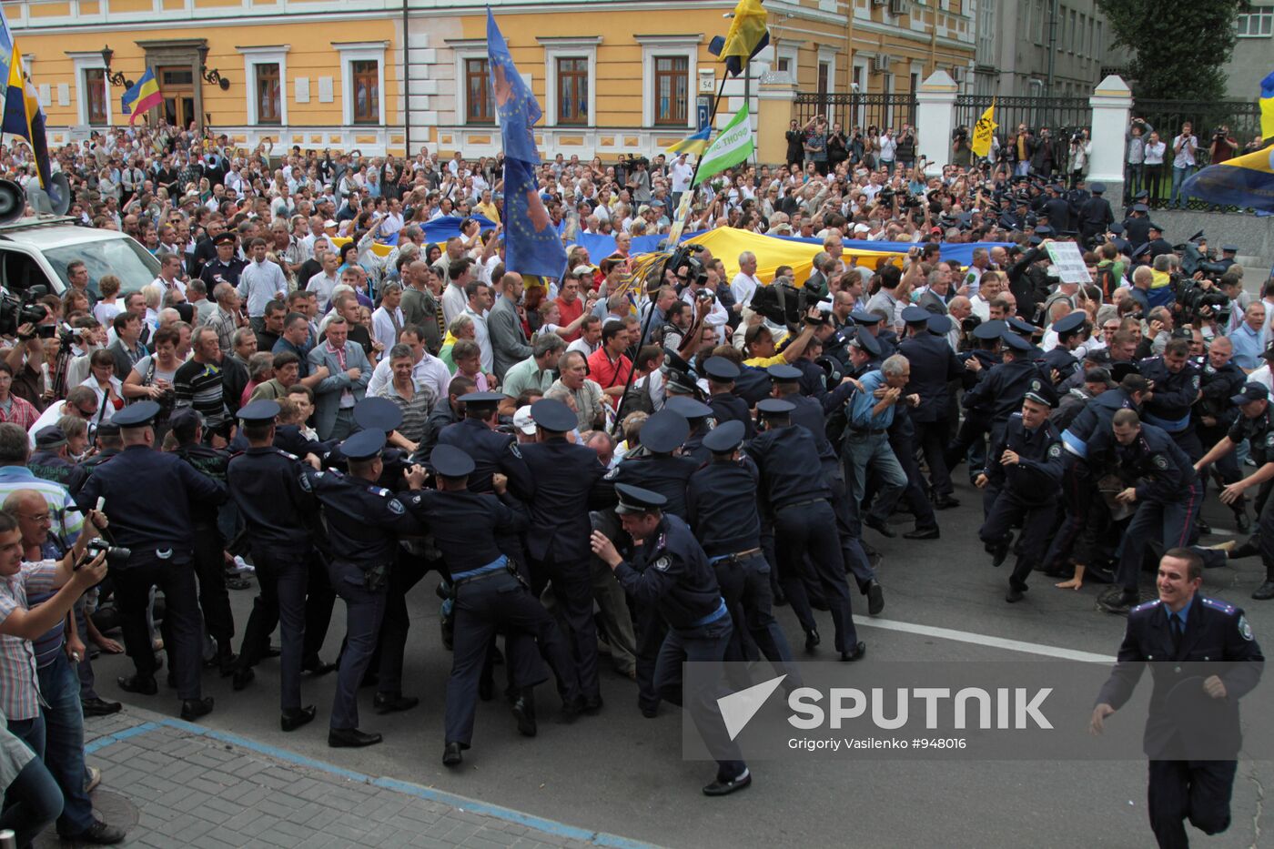 Ukrainian opposition movements stage rally on Independence Day